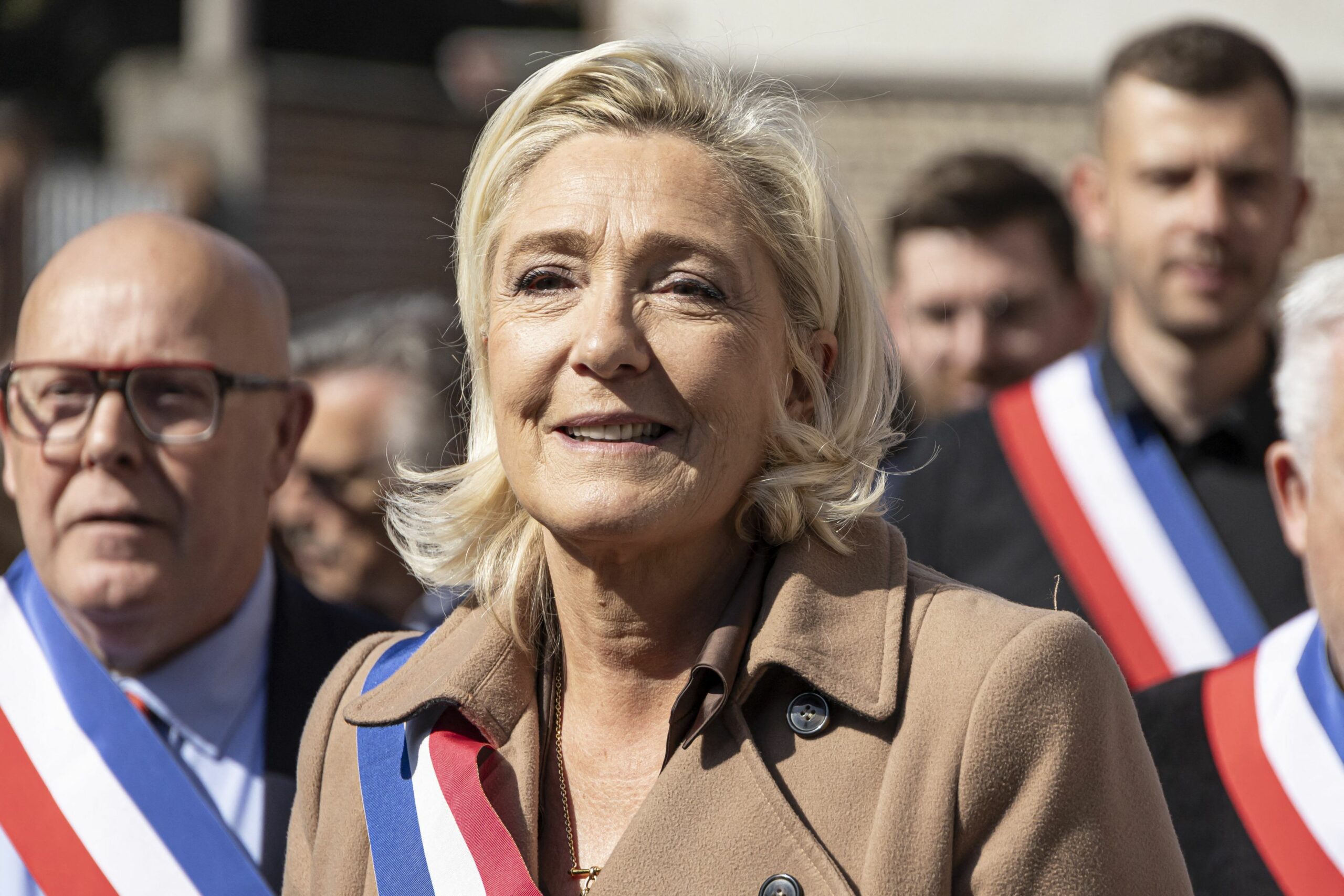 Lidera naționalistă din Franța, Marine Le Pen, va candida la președinție, după ce o instanță franceză i-a permis să ocupe funcții publice din nou