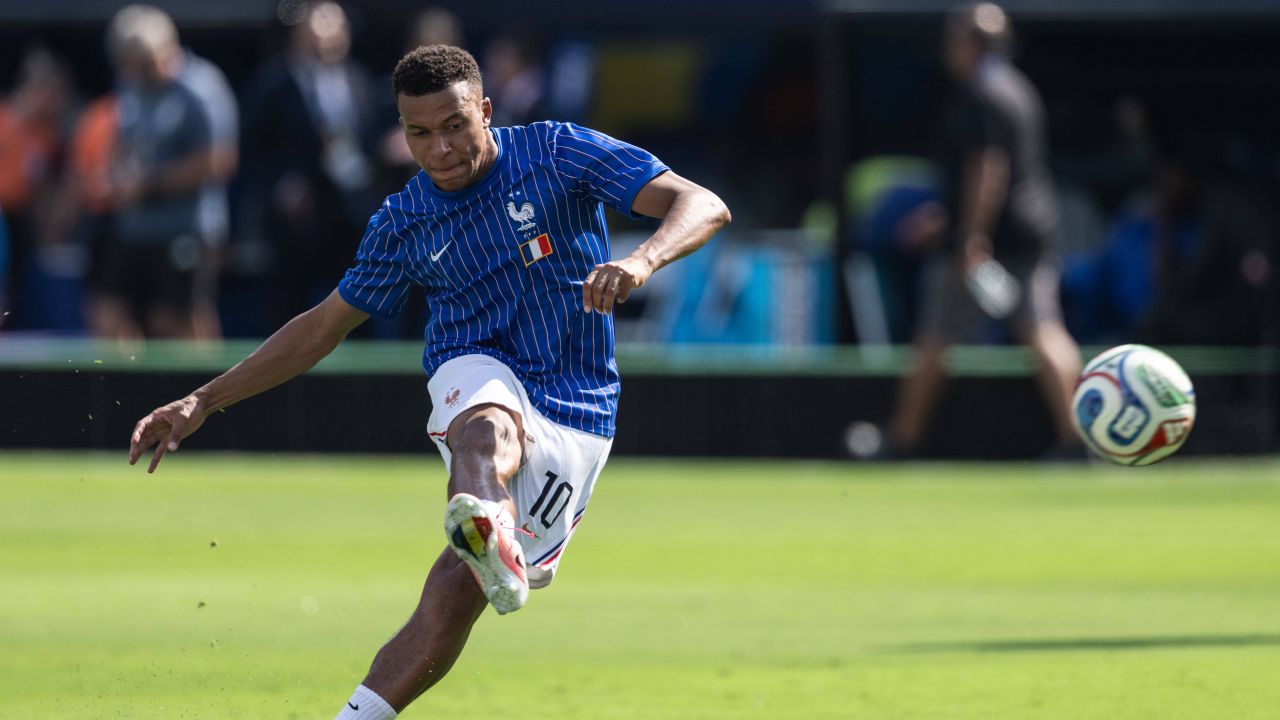 Franța se dezlănțuie cu Suedia și Kylian Mbappe îl ajunge pe Lionel Messi! Cu cine vor juca francezii în optimi