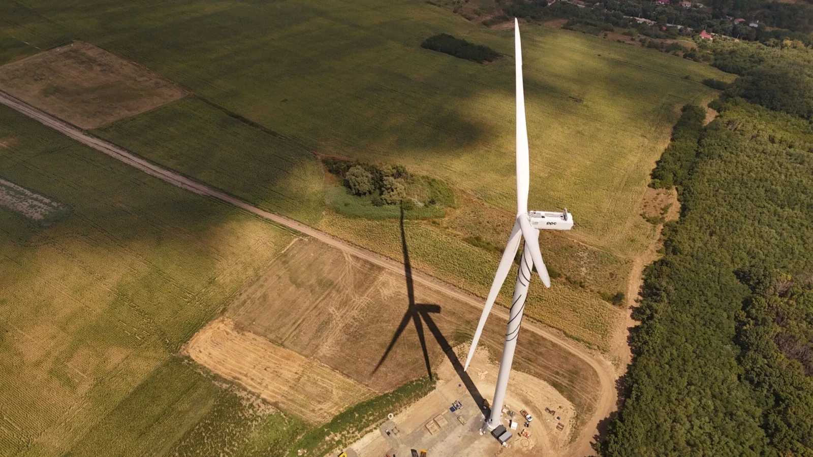 PPC Renewables România investeşte 87 de milioane de lei într-un sistem de stocare a energiei în baterii construit în cadrul parcului eolian Corugea