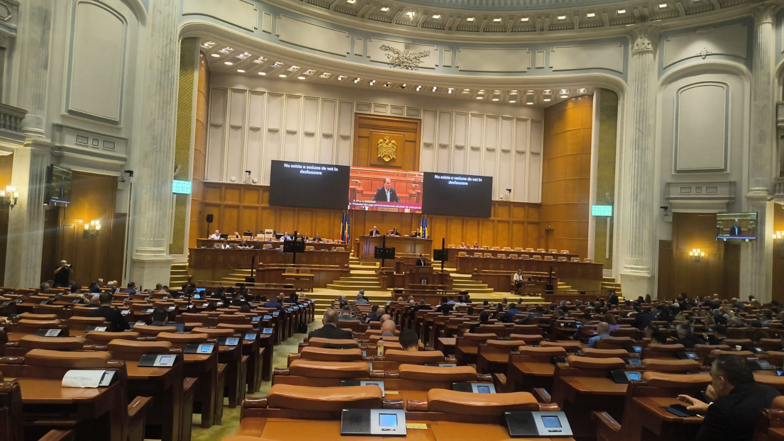 Au intrat la vot legile pe jaloanele din PNRR. Românii îşi vor putea cumpăra case cu TVA de 9%