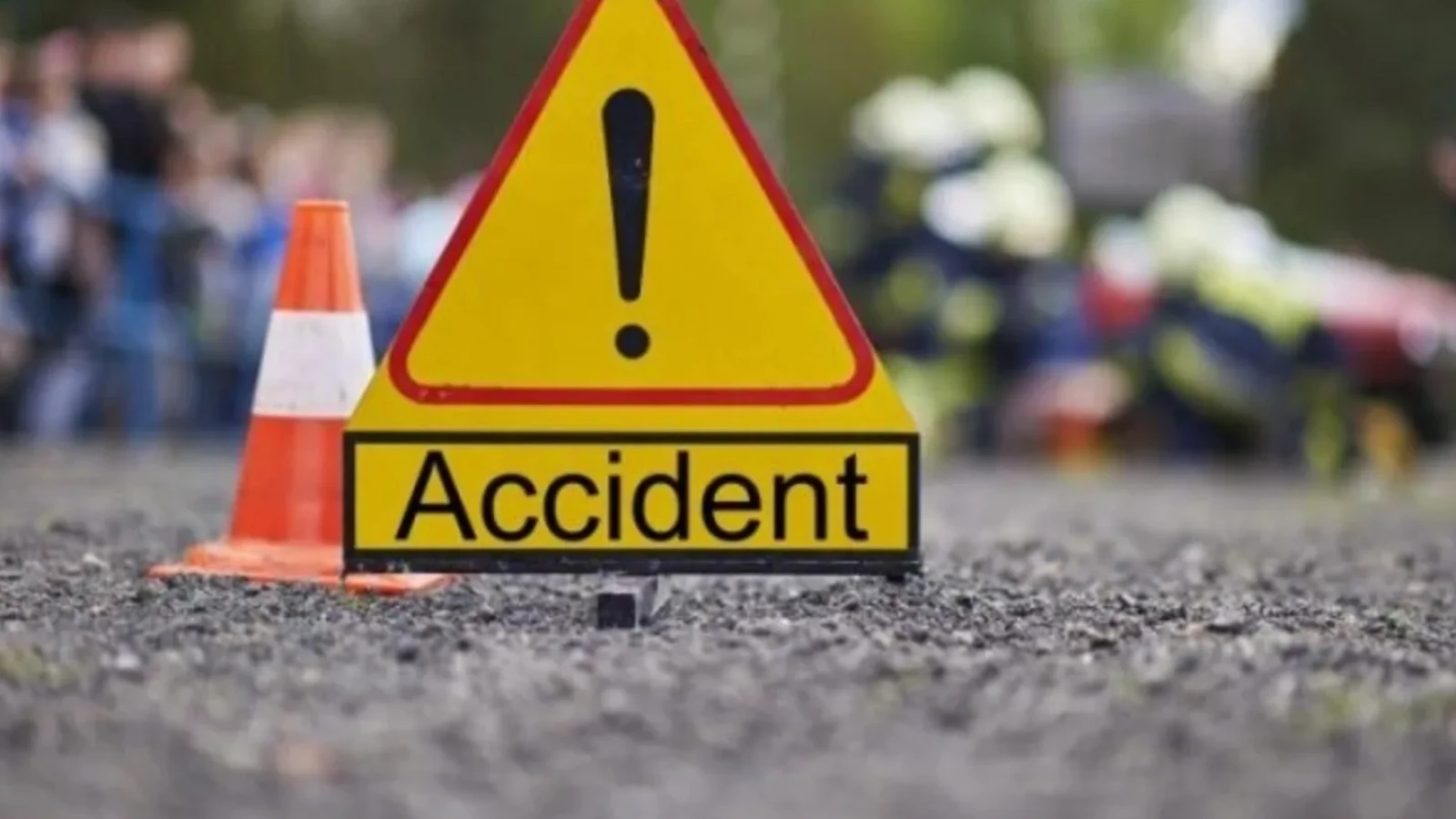 FOTO Accident grav pe DN 7, în Hunedoara: o mașină și trei motociclete s-au ciocnit. Patru victime au fost asistate medical