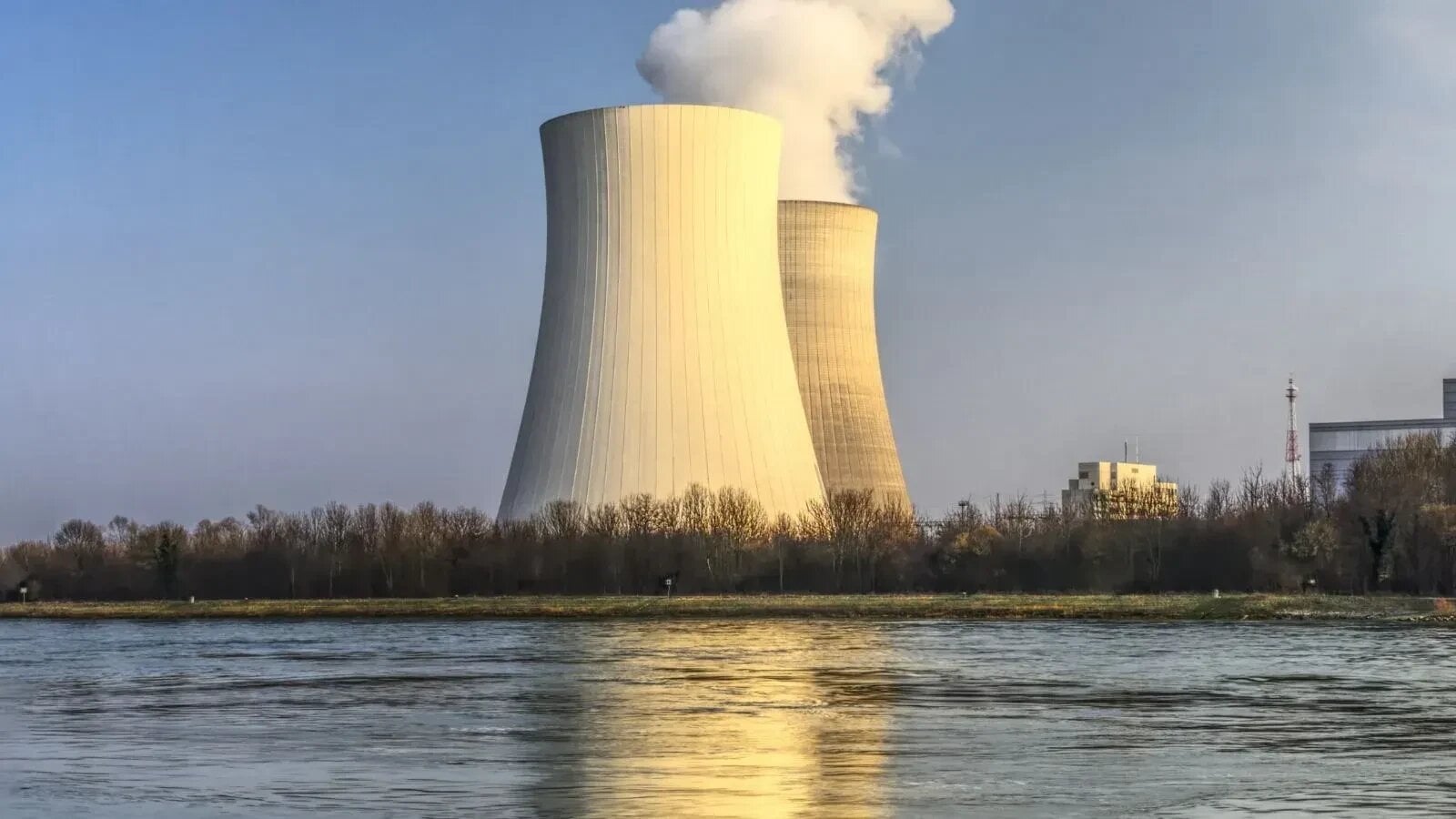 EXCLUSIV | Pot centralele nucleare face față schimbărilor climatice? Un oficial al AIEA explică pentru STIRIPESURSE.RO rolul apei, al rezilienței și al siguranței nucleare – Interviu