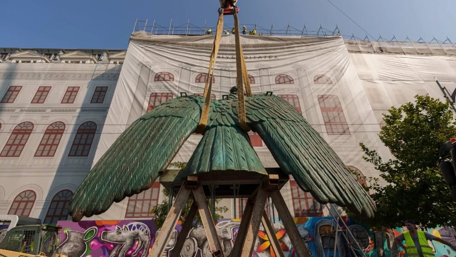 Revine la viață unul dintre cele mai puternice simboluri ale Bucureștiului: A fost reamplasat pe Universitatea București, un loc în care s-a scris cu adevărat istoria României