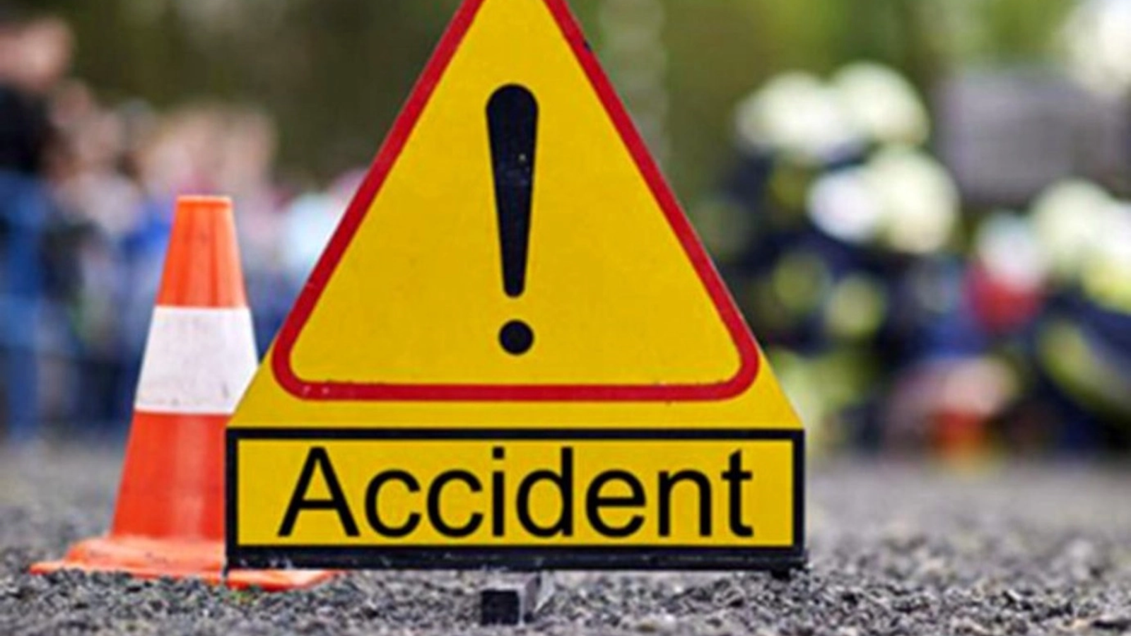 Accident în Cluj: O motocicletă a luat foc, după impactul cu un camion. Motociclistul este resuscitat, traficul, blocat pe ambele sensuri