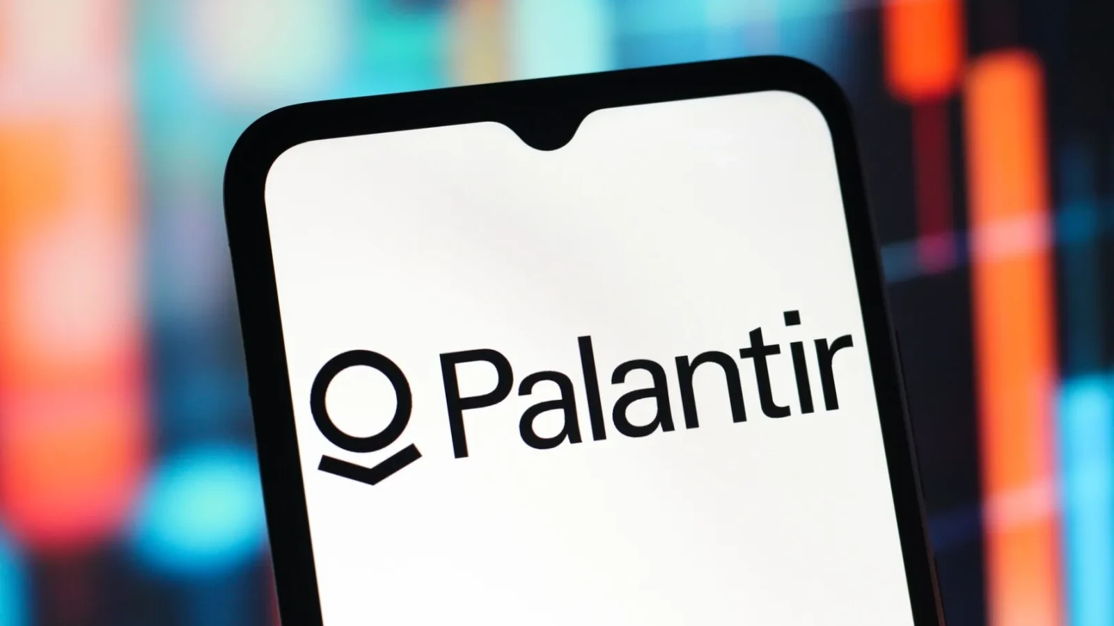 Palantir îşi majorează estimările, după un trimestru cu rezultate financiare spectaculoase; acţiunile au urcat luni cu 8%