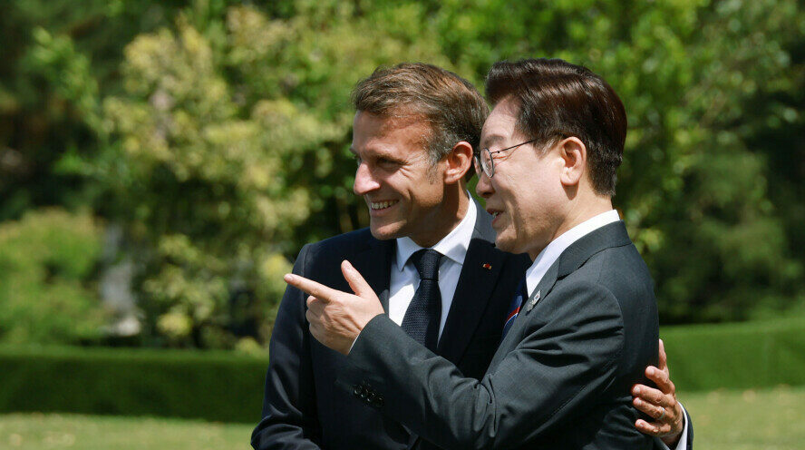 Macron și președintele Coreei de Sud, la Lumière Summit