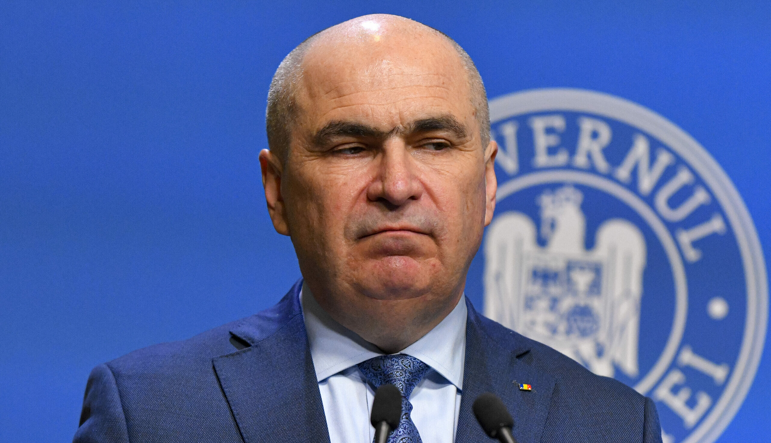 Bolojan încearcă să-și justifice eșecul privind reducerea numărului de parlamentari. Susține că inițiativă celorlalte partide e o manevră de imagine