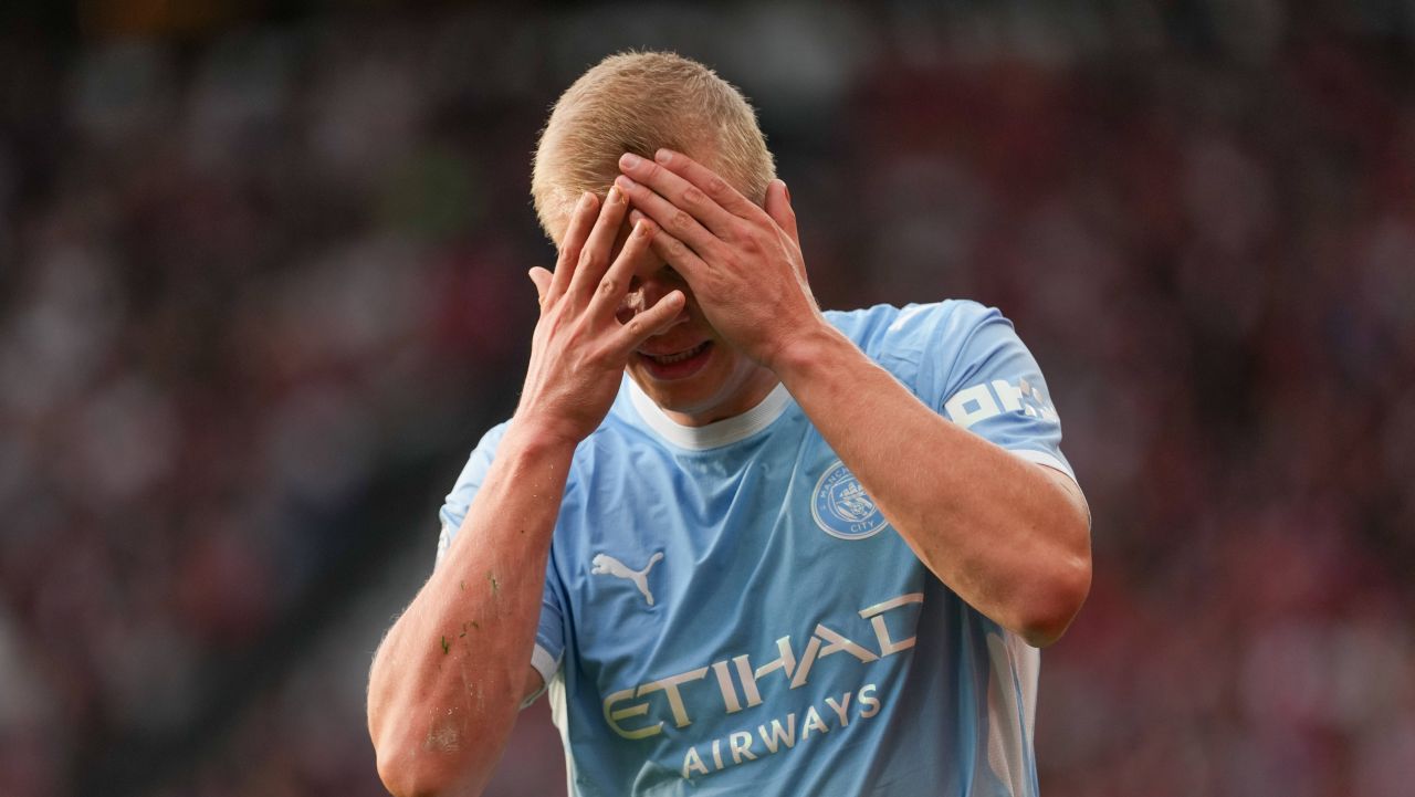 Lovitură de teatru! Șefii arbitrajului din Premier League confirmă: ”eroare de judecată” la golul lui Haaland din derby-ul Manchester United – Manchester City