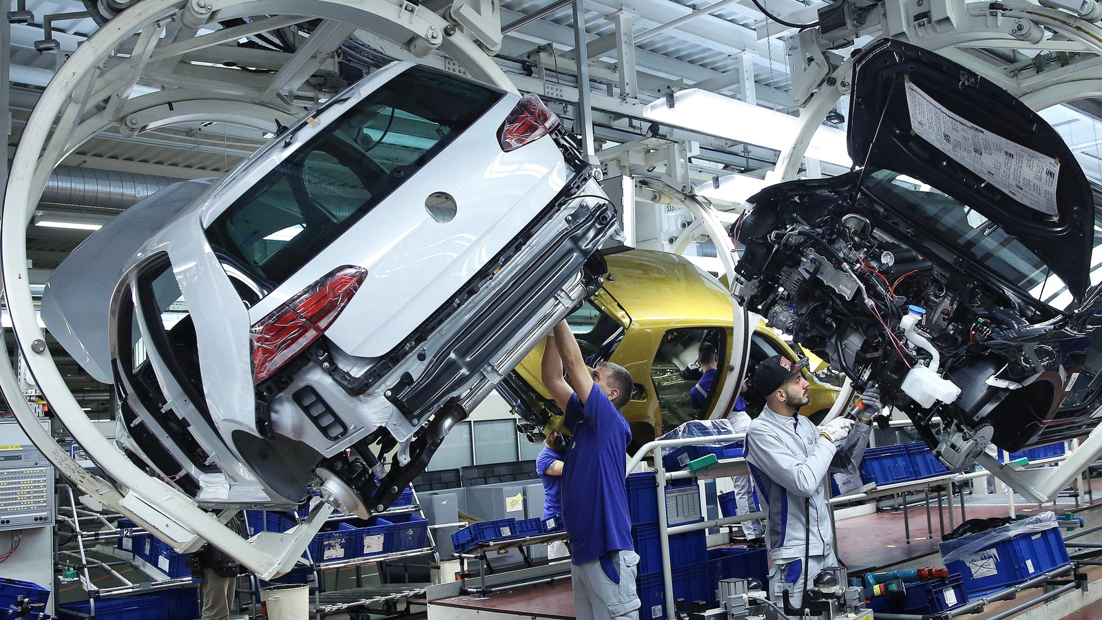Milioane de mașini Volkswagen, rechemate în service din cauza unei defecţiuni tehnice. Și mulți români ar putea fi vizați