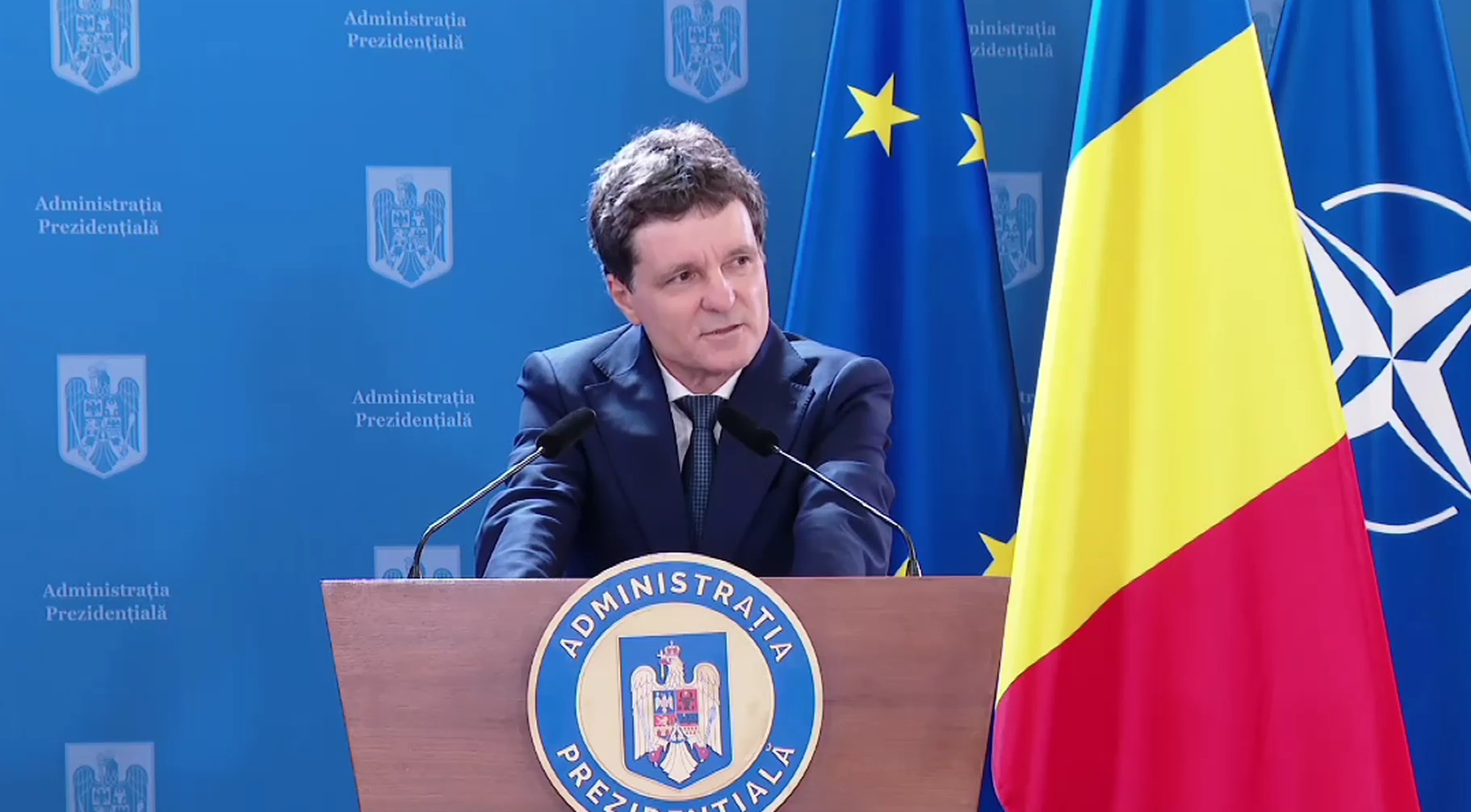 „Săracul, e așa delicat, o să-l mănânce”, mărturisește Nicușor Dan că spune lumea despre el la preluarea mandatului de primar. Președintele i-a încurajat pe tinerii magistrați să nu se lase intimidați de „sistem”