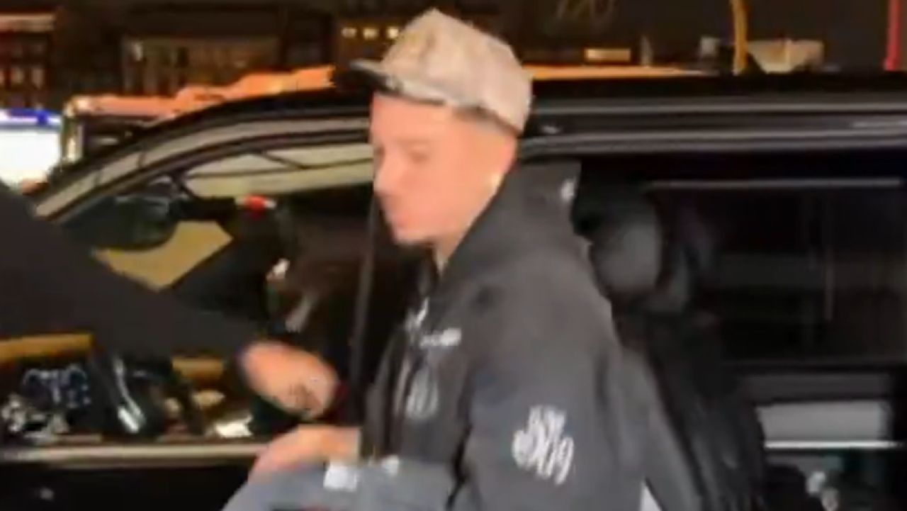 Incredibil unde semnează Jadon Sancho la 26 de ani! Imagini cu englezul de la aeroport