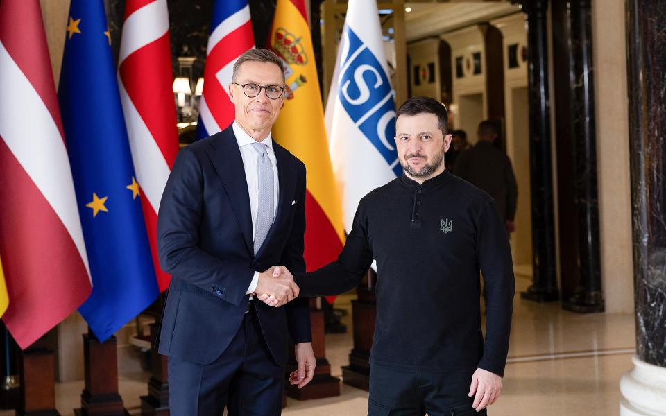 Alexander Stubb îi cere lui Elon Musk să extindă Starlink în Rusia pentru Ucraina