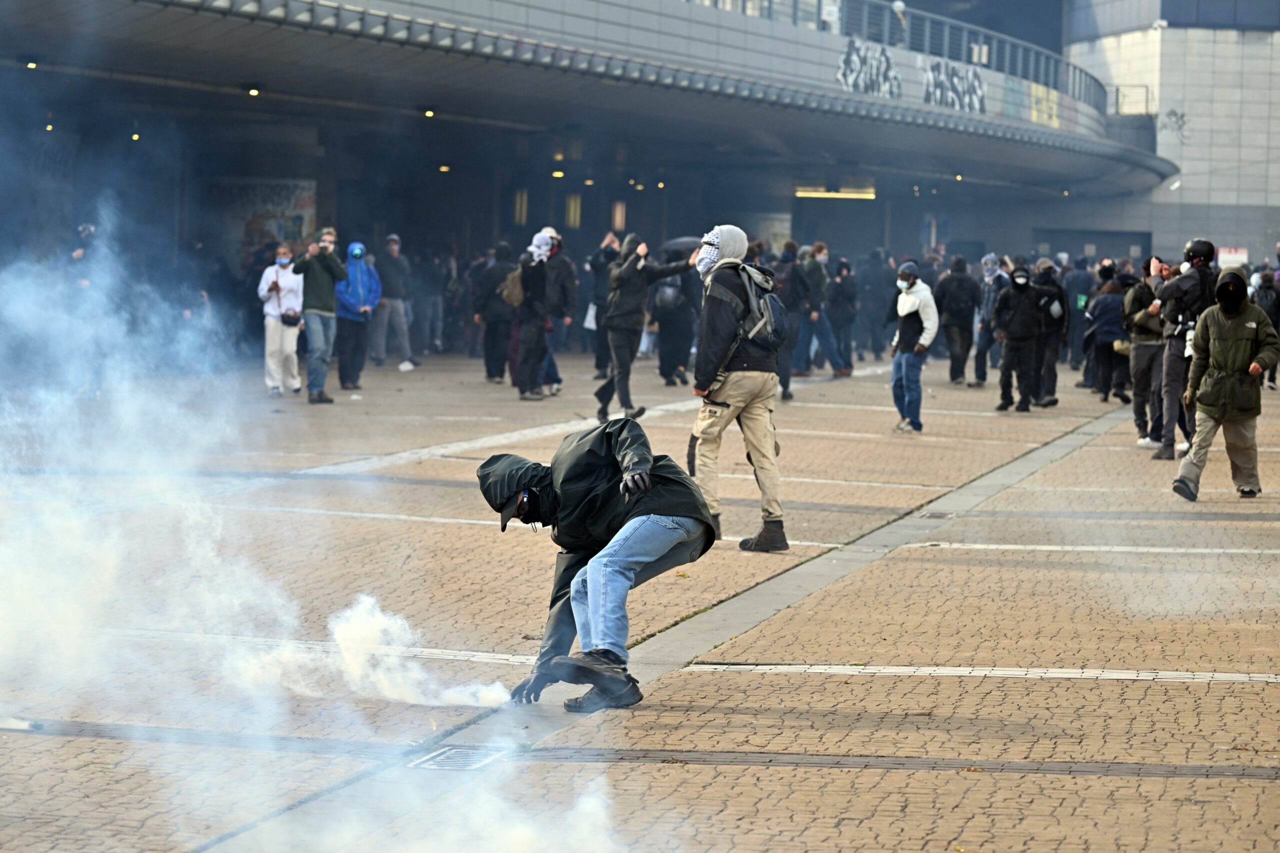 Sute de tineri studenți au protestat la Bruxelles împotriva creșterii costurilor educației