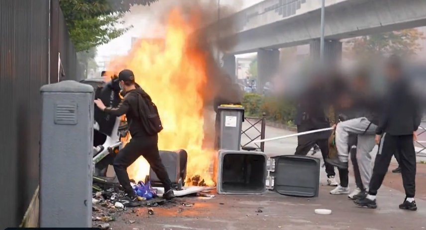 Gest inconștient la protestele elevilor din Franța. Un adolescent de 15 ani a rămas fără o mână în timp ce ridica o grenadă în fața unui liceu din Lens