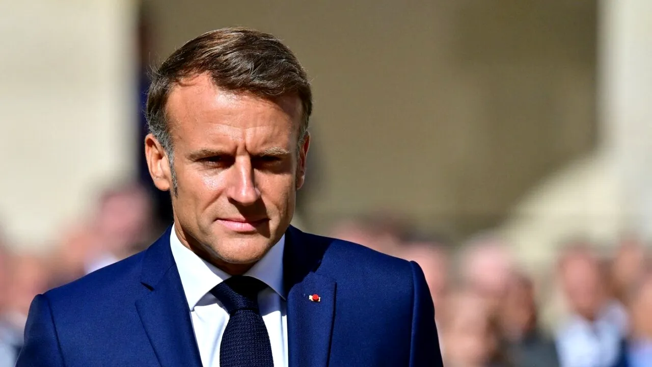 Emmanuel Macron, turneu de forță în Orientul Mijlociu pentru a asigura aprovizionarea cu petrol și motorină, pe fondul protestelor din Franța