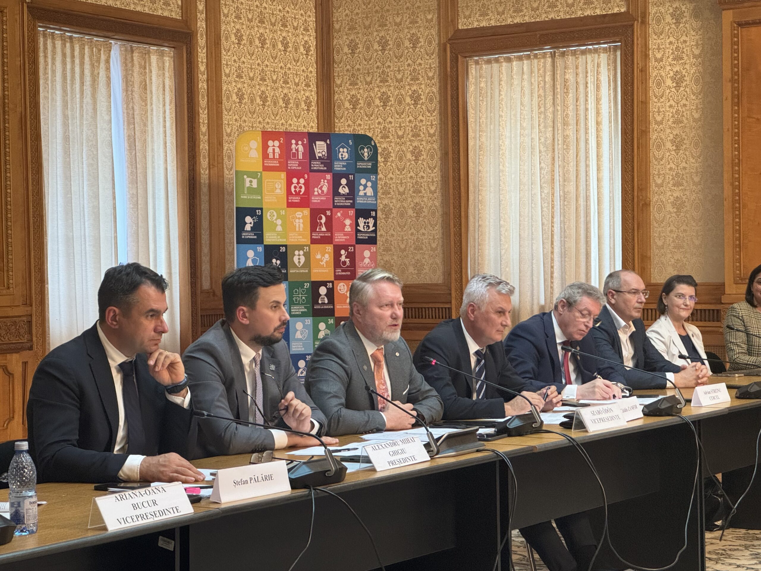 Elevii se opun uniformelor școlare obligatorii