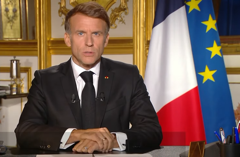 În urma protestelor violente din Franța, Emmanuel Macron a anunțat reducerea costurilor la carburanți