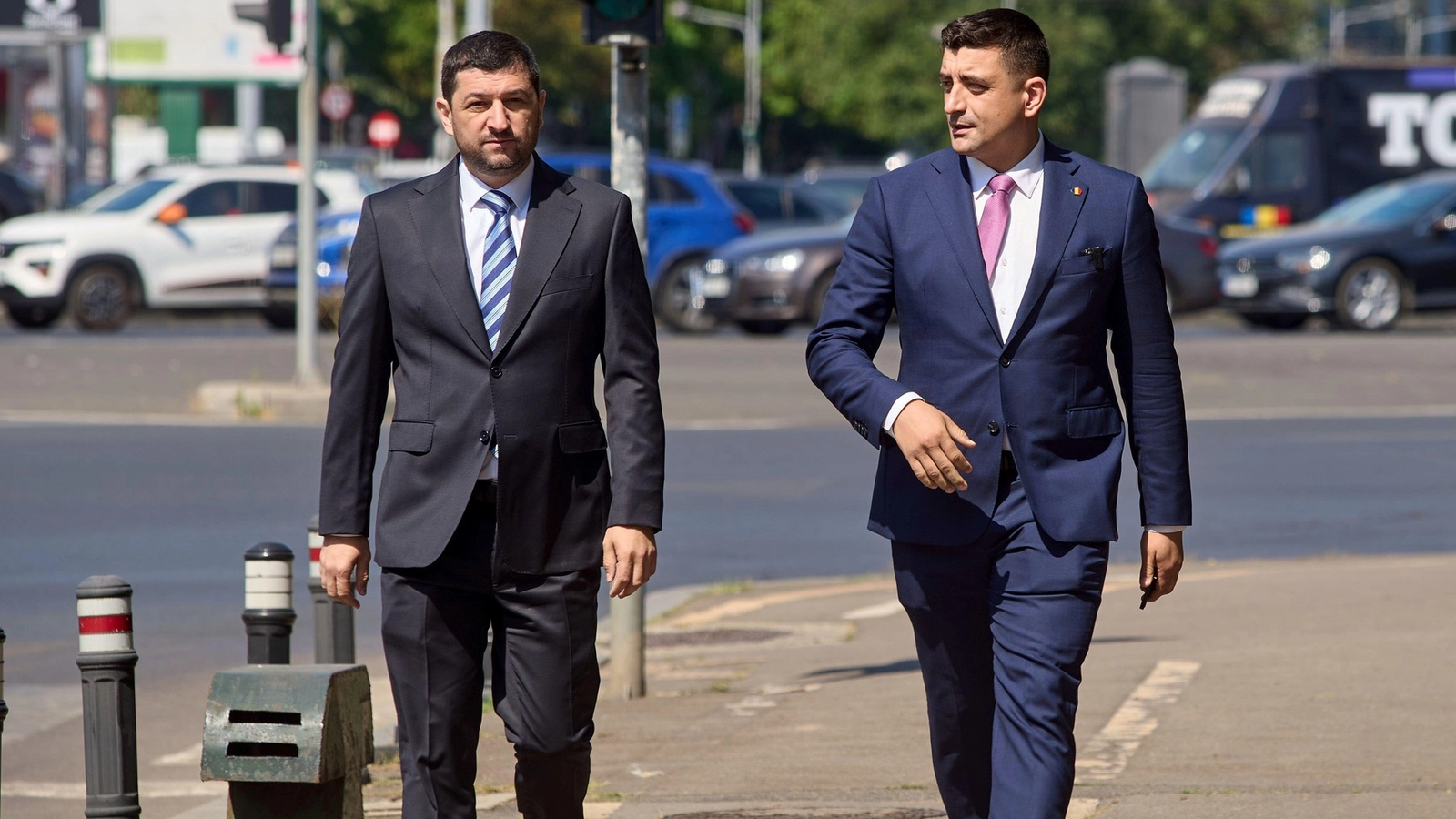 FOTO Marius Lulea reclamă o amenințare de tip mafiot: Un cap de porc, lăsat în fața locuinței sale. George Simion, indicat în plângerea penală