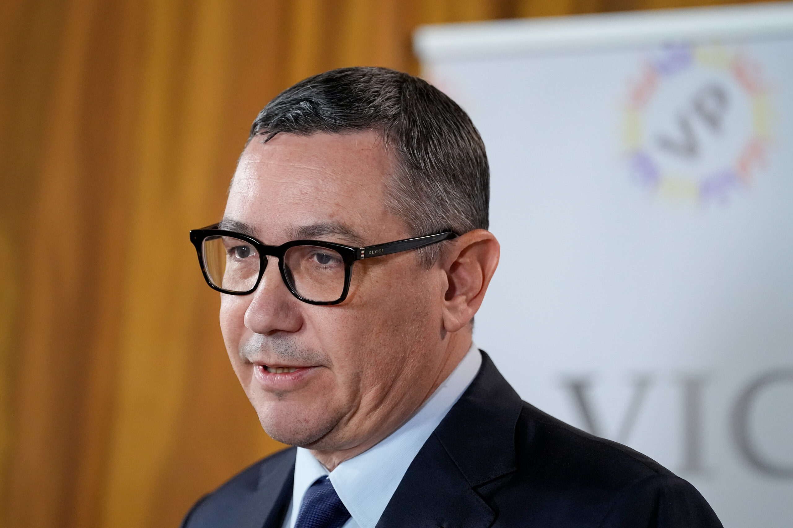 Luca Niculescu, ultima șansă înainte de sinuciderea în grup a politicienilor