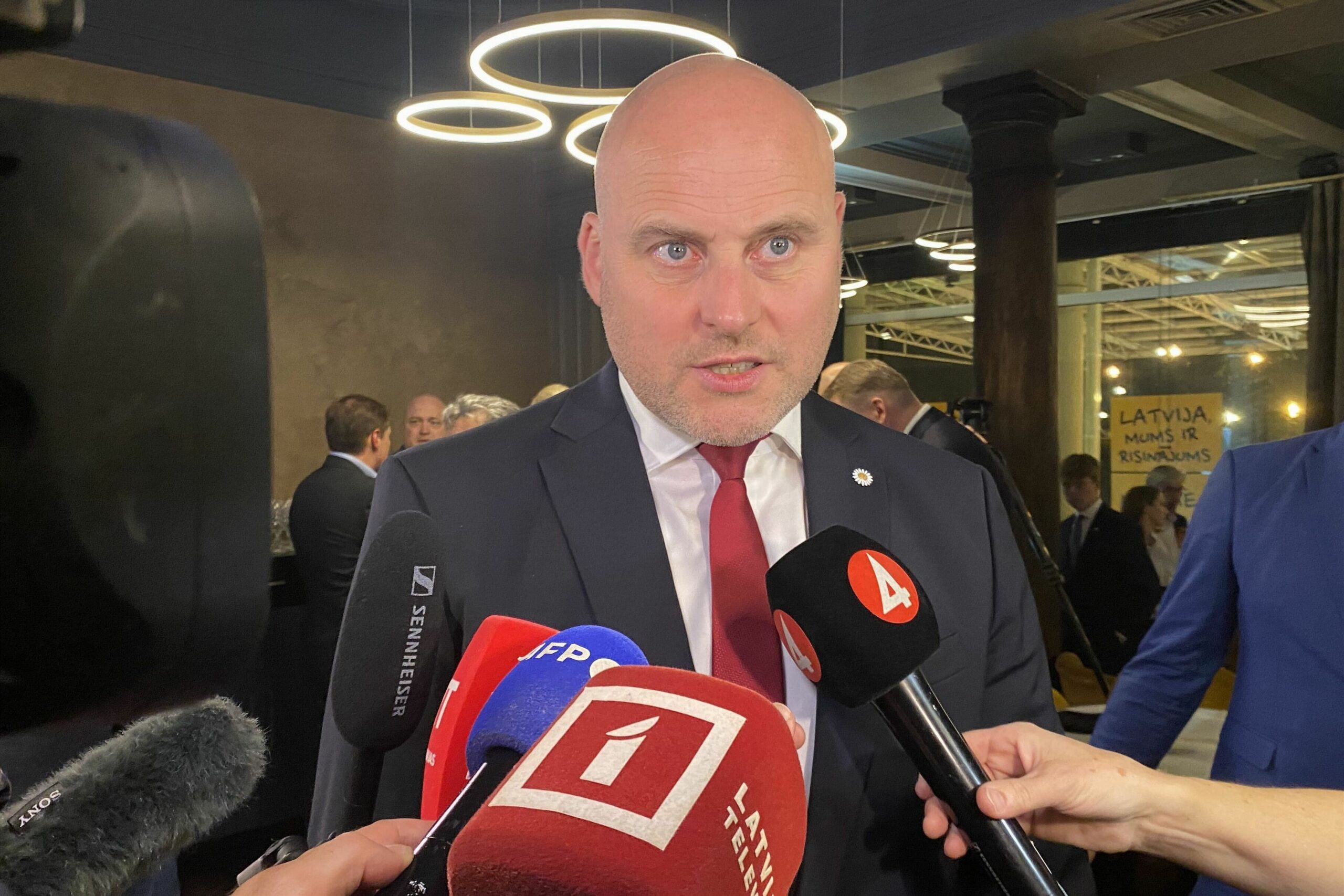 Partidul premierului pro-UE, pe primul loc