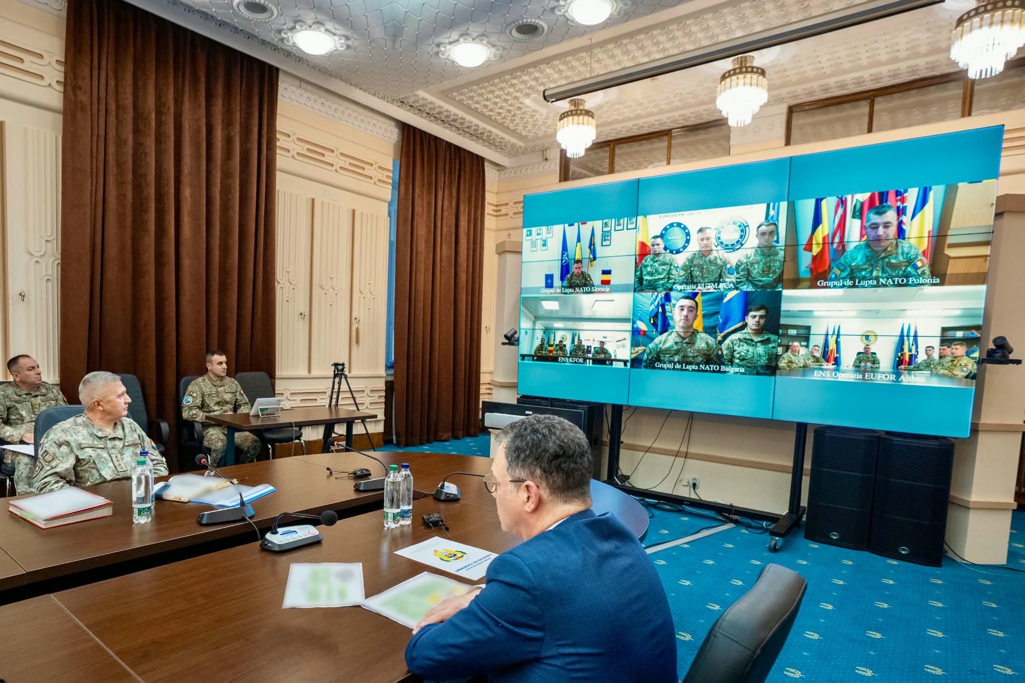 Ministrul Apărării a discutat cu militarii români aflați în misiuni internaționale. Ce mesaj le-a transmis înainte de Ziua Armatei