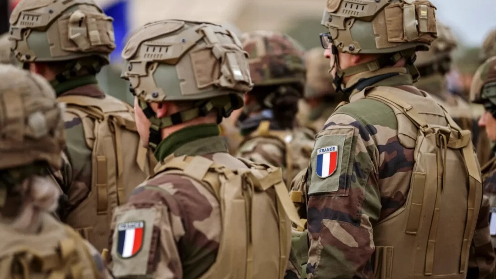 Franța trimite 2.000 de militari în Qatar și Kuwait
